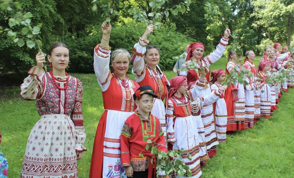 6 июня в Овстуге состоялся 65-й Всероссийский праздник поэзии, посвященный творчеству Ф.И. Тютчева, «Родник поэзии твоей…» 6 июня в Овстуге состоялся 65-й Всероссийский праздник поэзии, посвященный творчеству Ф.И. Тютчева, «Родник поэзии твоей…»