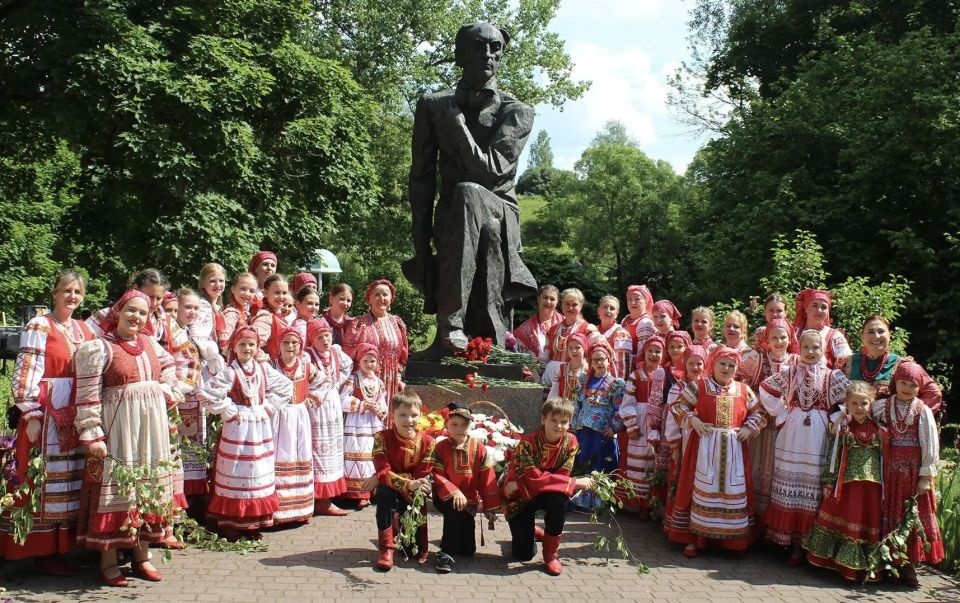6 июня в Овстуге состоялся 65-й Всероссийский праздник поэзии, посвященный творчеству Ф.И. Тютчева, «Родник поэзии твоей…» 6 июня в Овстуге состоялся 65-й Всероссийский праздник поэзии, посвященный творчеству Ф.И. Тютчева, «Родник поэзии твоей…»