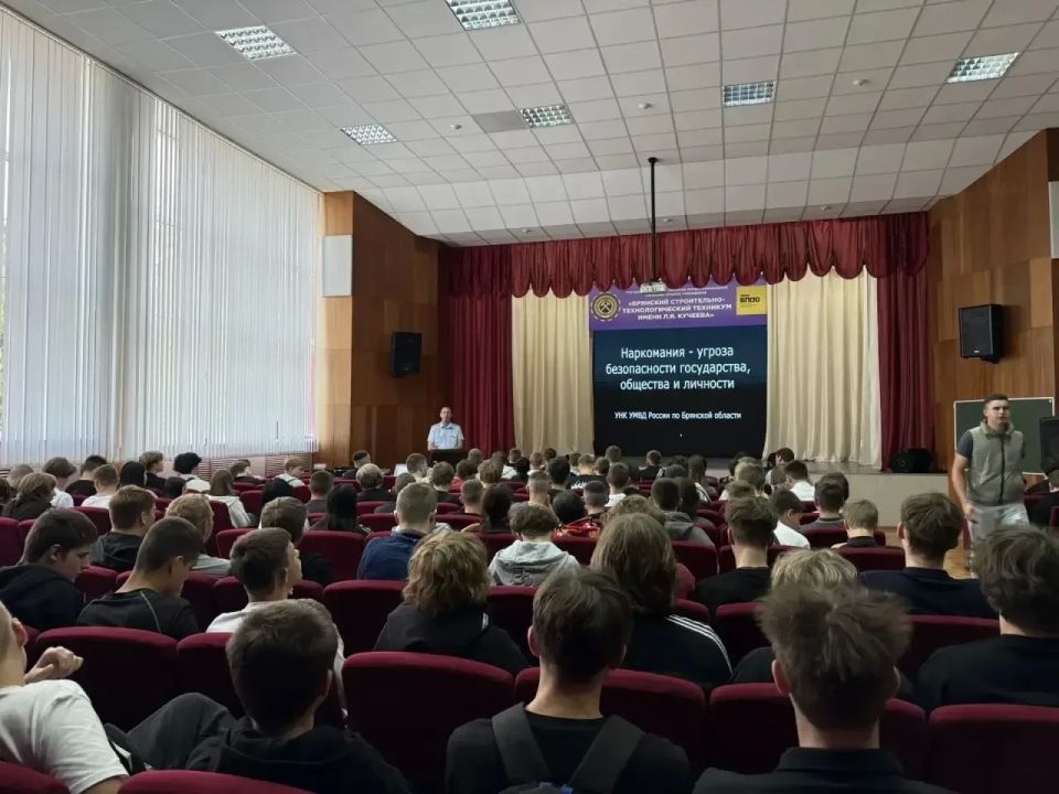 Профилактика — лучший способ защиты: полицейские поговорили со студентами о вреде наркотиков Профилактика — лучший способ защиты: полицейские поговорили со студентами о вреде наркотиков
