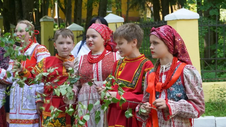 6 июня в Овстуге состоялся 65-й Всероссийский праздник поэзии, посвященный творчеству Ф.И. Тютчева, «Родник поэзии твоей…» 6 июня в Овстуге состоялся 65-й Всероссийский праздник поэзии, посвященный творчеству Ф.И. Тютчева, «Родник поэзии твоей…»
