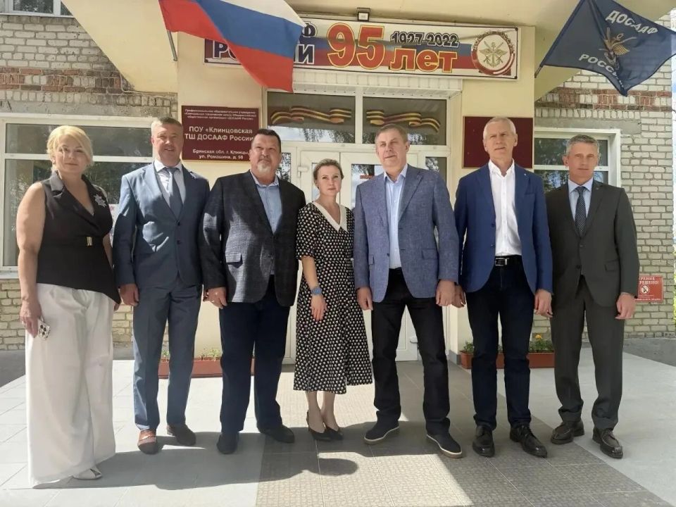 2 июня 2026 года с рабочим визитом г. Клинцы посетили депутат Государственной Думы Федерального собрания Российской Федерации, член Высшего совета Партии, Секретарь Брянского регионального отделения Партии А. В. Богомаз и... 2 июня 2026 года с рабочим визитом г. Клинцы посетили депутат Государственной Думы Федерального собрания Российской Федерации, член Высшего совета Партии, Секретарь Брянского регионального отделения Партии А. В. Богомаз и...