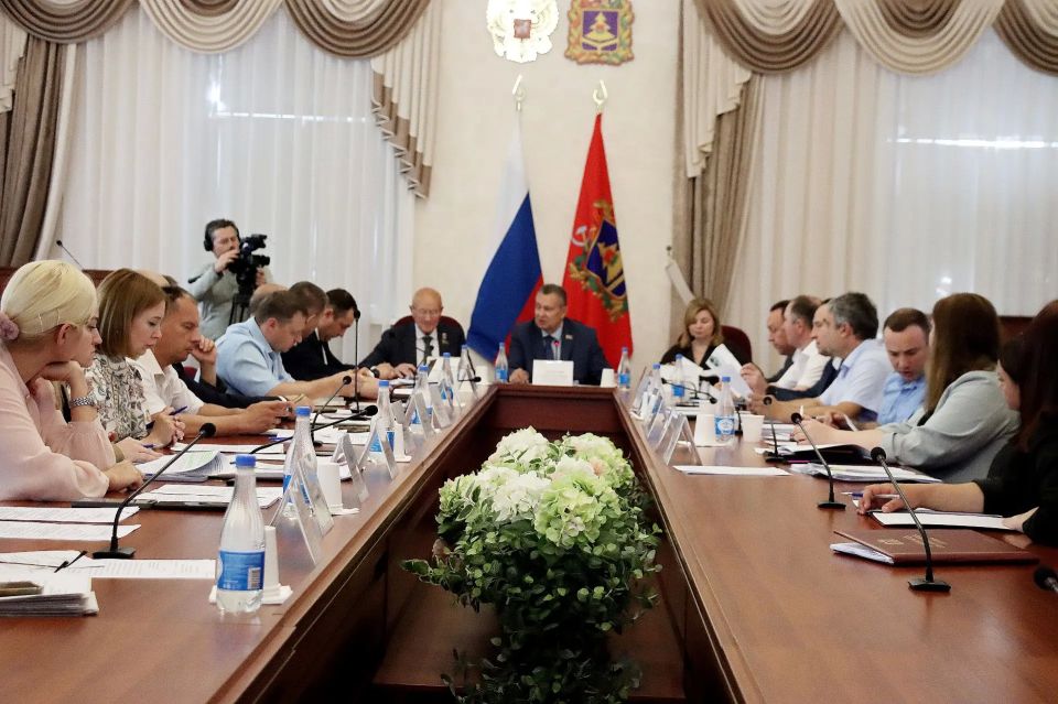 Вопросы образования, науки, культуры и СМИ - в центре внимания парламентариев: под руководством Андрея Антюхова состоялось заседание профильного комитета Думы! Вопросы образования, науки, культуры и СМИ - в центре внимания парламентариев: под руководством Андрея Антюхова состоялось заседание профильного комитета Думы!
