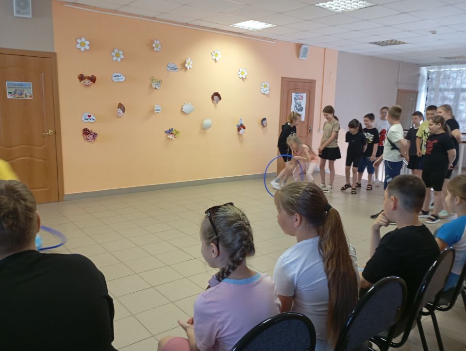 Ребята МБОУ - СОШ №4 летнего пришкольного лагеря «Почемучки» посетили детскую библиотеку, где участвовали в игровой развлекательной программе "Весёлые каникулы", чтобы весело и интересно провести время, пообщаться друг с... Ребята МБОУ - СОШ №4 летнего пришкольного лагеря «Почемучки» посетили детскую библиотеку, где участвовали в игровой развлекательной программе "Весёлые каникулы", чтобы весело и интересно провести время, пообщаться друг с...