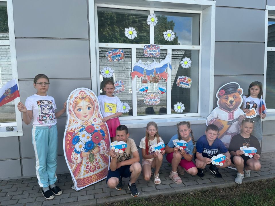 9 июня — ребята лагеря «Улыбка» Займищенской СОШ в преддверии празднования Дня России приняли участие во Всероссийской акции «Окна России2026» 9 июня — ребята лагеря «Улыбка» Займищенской СОШ в преддверии празднования Дня России приняли участие во Всероссийской акции «Окна России2026»