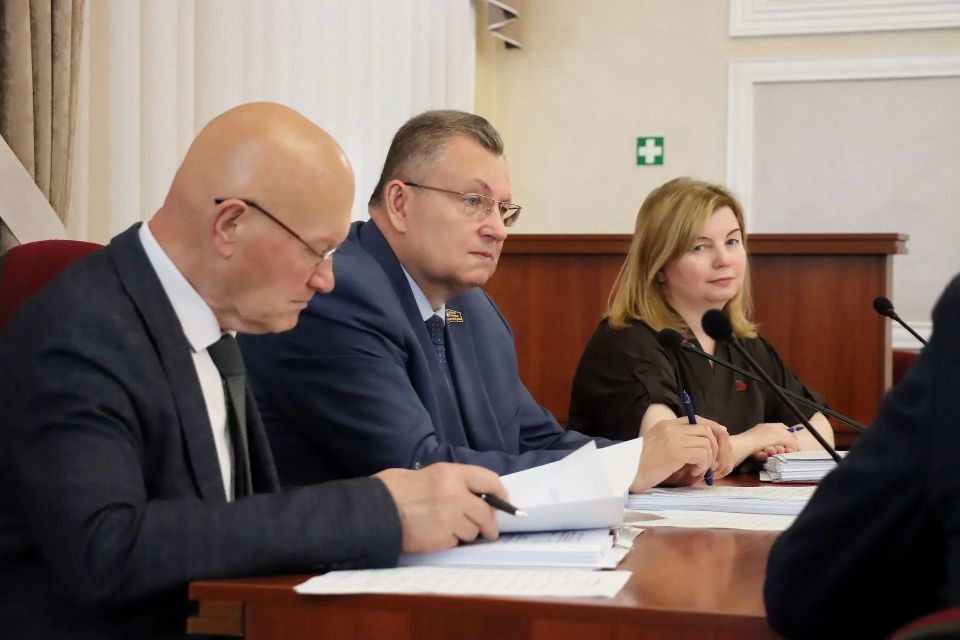 Вопросы образования, науки, культуры и СМИ - в центре внимания парламентариев: под руководством Андрея Антюхова состоялось заседание профильного комитета Думы! Вопросы образования, науки, культуры и СМИ - в центре внимания парламентариев: под руководством Андрея Антюхова состоялось заседание профильного комитета Думы!
