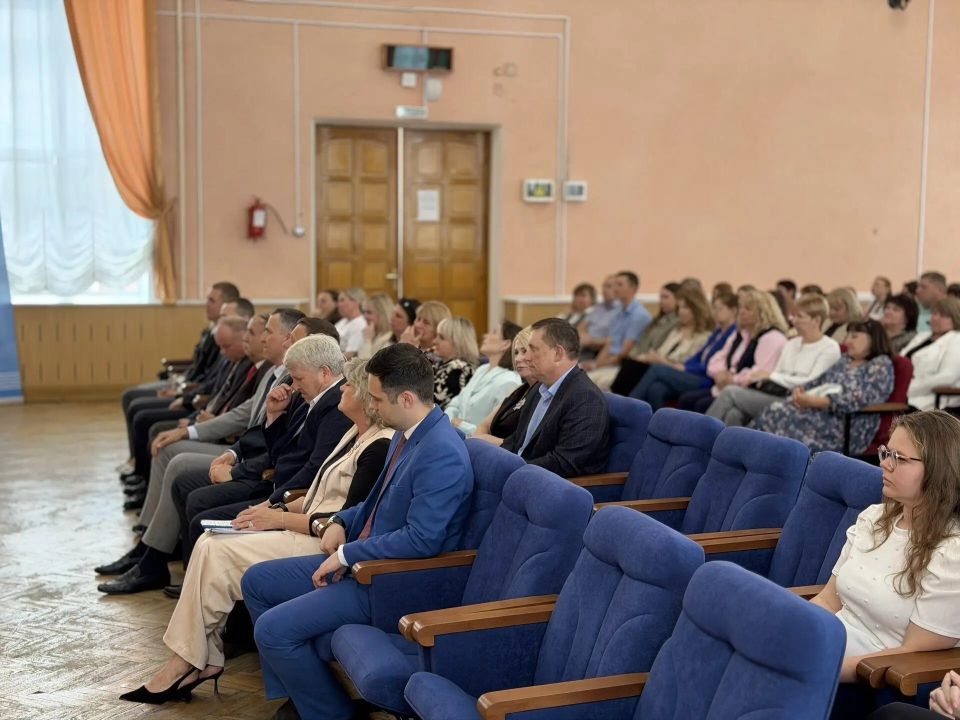 2 июня 2026 года с рабочим визитом г. Клинцы посетили депутат Государственной Думы Федерального собрания Российской Федерации, член Высшего совета Партии, Секретарь Брянского регионального отделения Партии А. В. Богомаз и... 2 июня 2026 года с рабочим визитом г. Клинцы посетили депутат Государственной Думы Федерального собрания Российской Федерации, член Высшего совета Партии, Секретарь Брянского регионального отделения Партии А. В. Богомаз и...