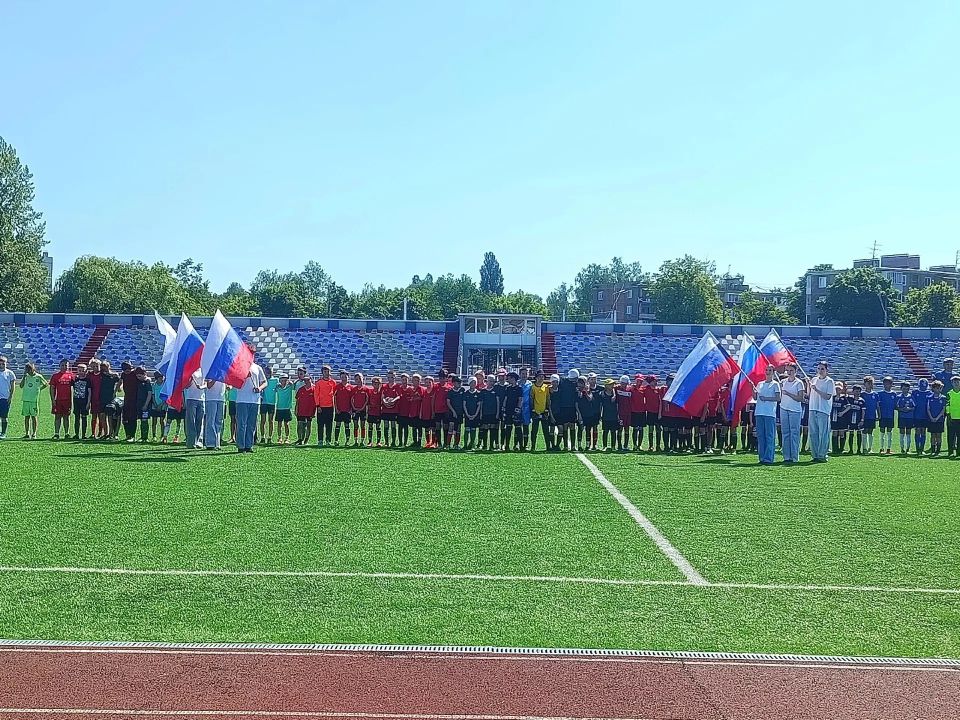 9 июня на стадионе имени Брянских партизан состоялось торжественное открытие городского турнира по мини-футболу, посвящённого памяти воинов, погибших при исполнении воинского долга 9 июня на стадионе имени Брянских партизан состоялось торжественное открытие городского турнира по мини-футболу, посвящённого памяти воинов, погибших при исполнении воинского долга