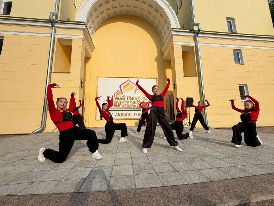 КАК МЫ РАБОТАЕМ, А ВЫ ОТДЫХАЕТЕ: ФОТО ПАРКОВЫХ МЕРОПРИЯТИЙ КАК МЫ РАБОТАЕМ, А ВЫ ОТДЫХАЕТЕ: ФОТО ПАРКОВЫХ МЕРОПРИЯТИЙ