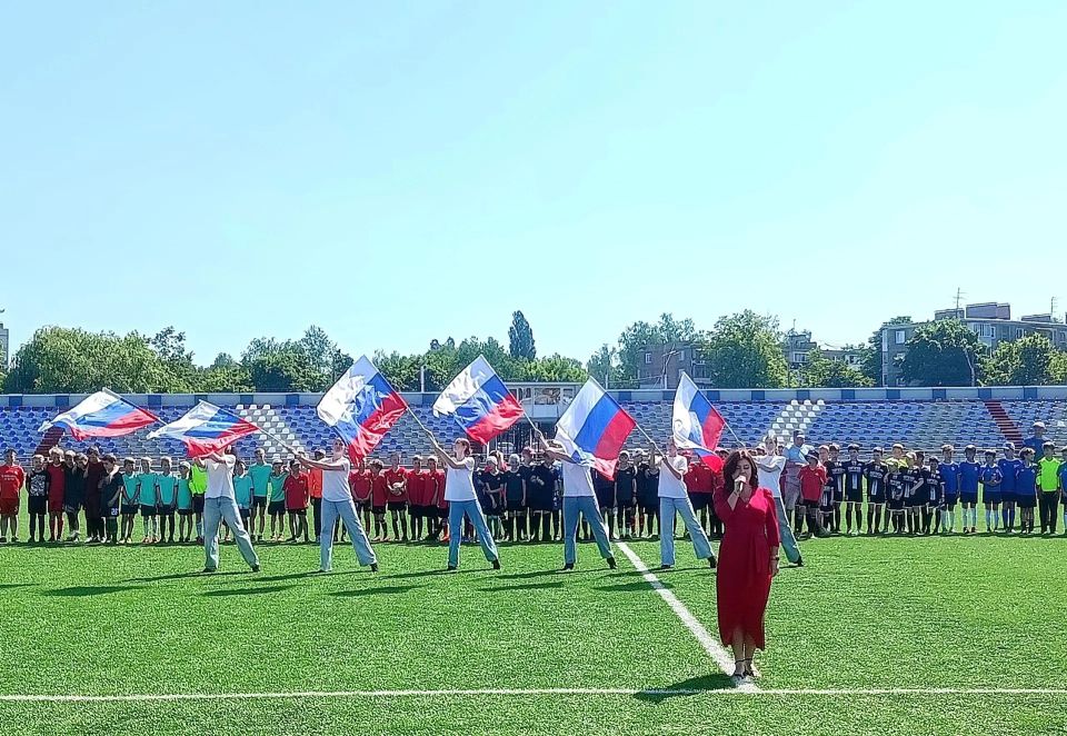 9 июня на стадионе имени Брянских партизан состоялось торжественное открытие городского турнира по мини-футболу, посвящённого памяти воинов, погибших при исполнении воинского долга 9 июня на стадионе имени Брянских партизан состоялось торжественное открытие городского турнира по мини-футболу, посвящённого памяти воинов, погибших при исполнении воинского долга