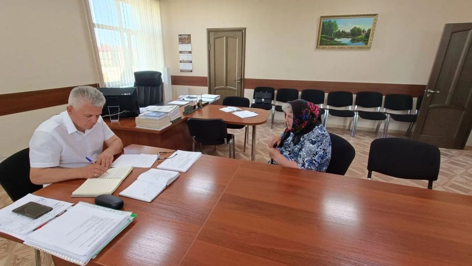 Глава администрации района Михаил Ходин провел личный прием граждан Глава администрации района Михаил Ходин провел личный прием граждан