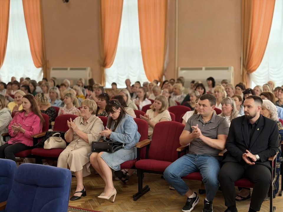 2 июня 2026 года с рабочим визитом г. Клинцы посетили депутат Государственной Думы Федерального собрания Российской Федерации, член Высшего совета Партии, Секретарь Брянского регионального отделения Партии А. В. Богомаз и... 2 июня 2026 года с рабочим визитом г. Клинцы посетили депутат Государственной Думы Федерального собрания Российской Федерации, член Высшего совета Партии, Секретарь Брянского регионального отделения Партии А. В. Богомаз и...