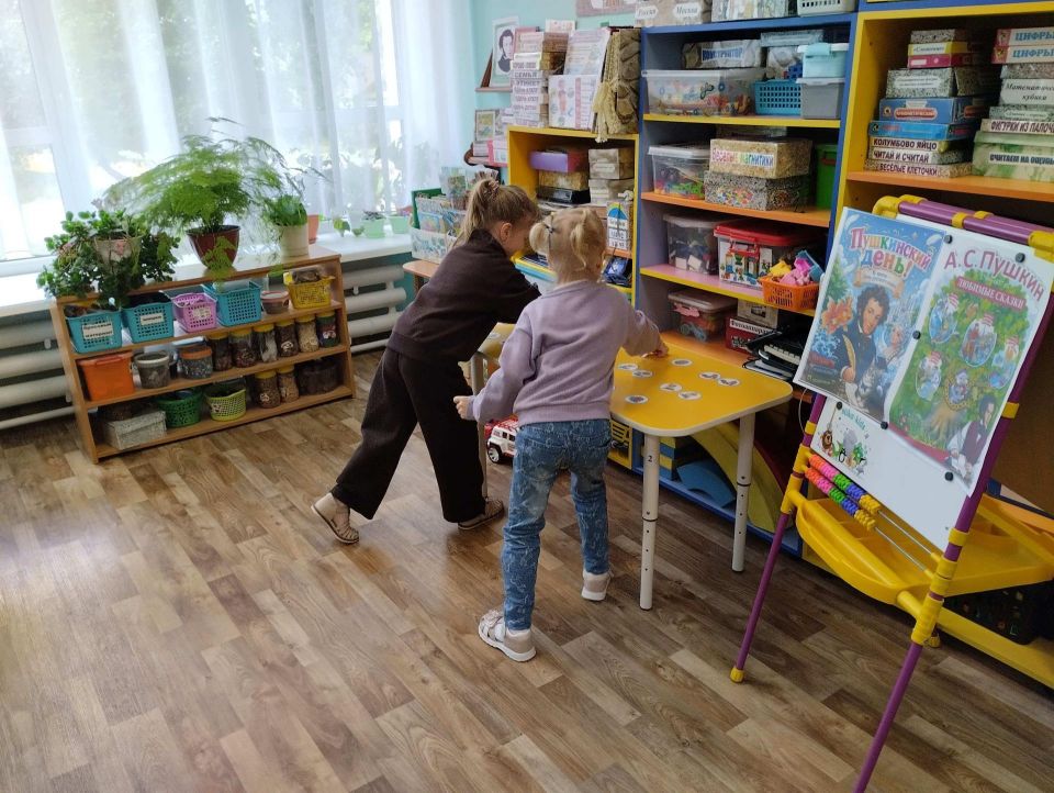8 июня 2026 года в МБДОУ № 17 «Светлячок» в старшей группе компенсирующей направленности для детей с ТНР (воспитатели: Лучковская Л.Ю., Беленькая И.С.), царила настоящая сказочная атмосфера! Завершили проект «Сказочный мир... 8 июня 2026 года в МБДОУ № 17 «Светлячок» в старшей группе компенсирующей направленности для детей с ТНР (воспитатели: Лучковская Л.Ю., Беленькая И.С.), царила настоящая сказочная атмосфера! Завершили проект «Сказочный мир...