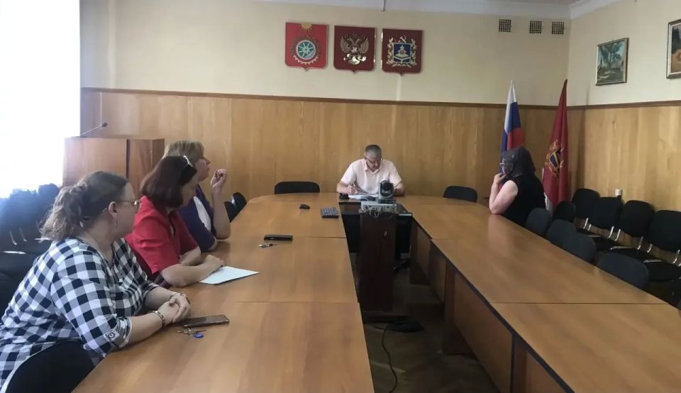 Сегодня глава администрации района Владимир Анатольевич Дуда встретился с жителями, чтобы ответить на их личные вопросы Сегодня глава администрации района Владимир Анатольевич Дуда встретился с жителями, чтобы ответить на их личные вопросы