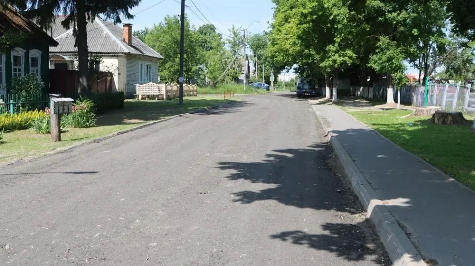 Проводимые в Брянске капитальные ремонты главных улиц позволили благоустроить и другие дороги
