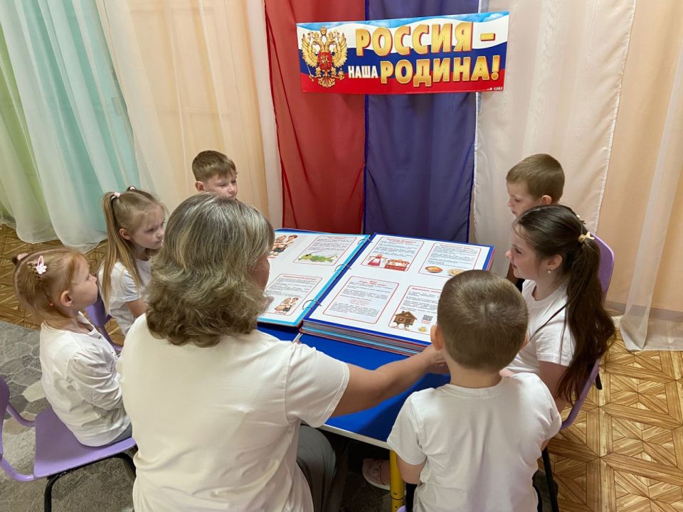 8 июня 2026 г. в преддверии Дня России в МБДОУ № 15 «Белочка» прошёл тематический день, посвящённый этому празднику 8 июня 2026 г. в преддверии Дня России в МБДОУ № 15 «Белочка» прошёл тематический день, посвящённый этому празднику