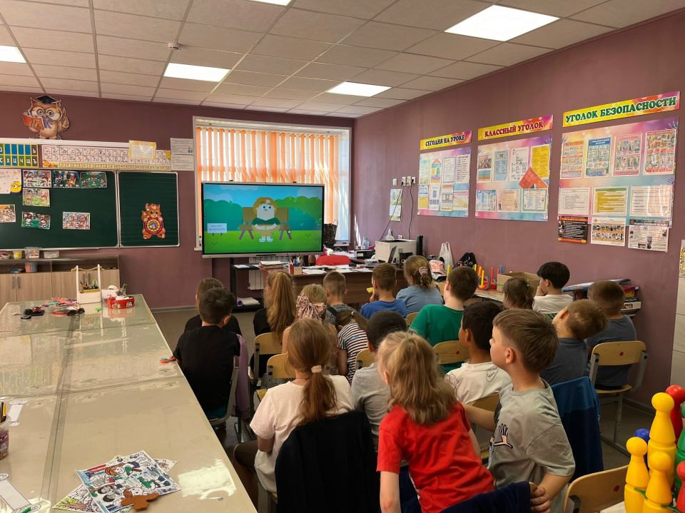 3 июня - В лагере «Улыбка» Займищенской СОШ был организован просмотр и обсуждение серии мультфильмов Всероссийского образовательного онлайн - проекта «Помощники Земли» 3 июня - В лагере «Улыбка» Займищенской СОШ был организован просмотр и обсуждение серии мультфильмов Всероссийского образовательного онлайн - проекта «Помощники Земли»