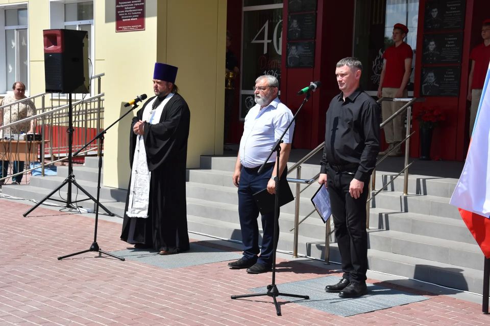 В поселке Любохна состоялось увековечивание памяти выпускника Любохонской школы Гущина Владимира Сергеевича В поселке Любохна состоялось увековечивание памяти выпускника Любохонской школы Гущина Владимира Сергеевича