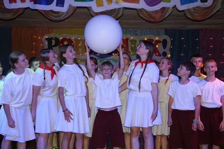 Творчество и спорт: как проходит смена в детском лагере «Ровесник»