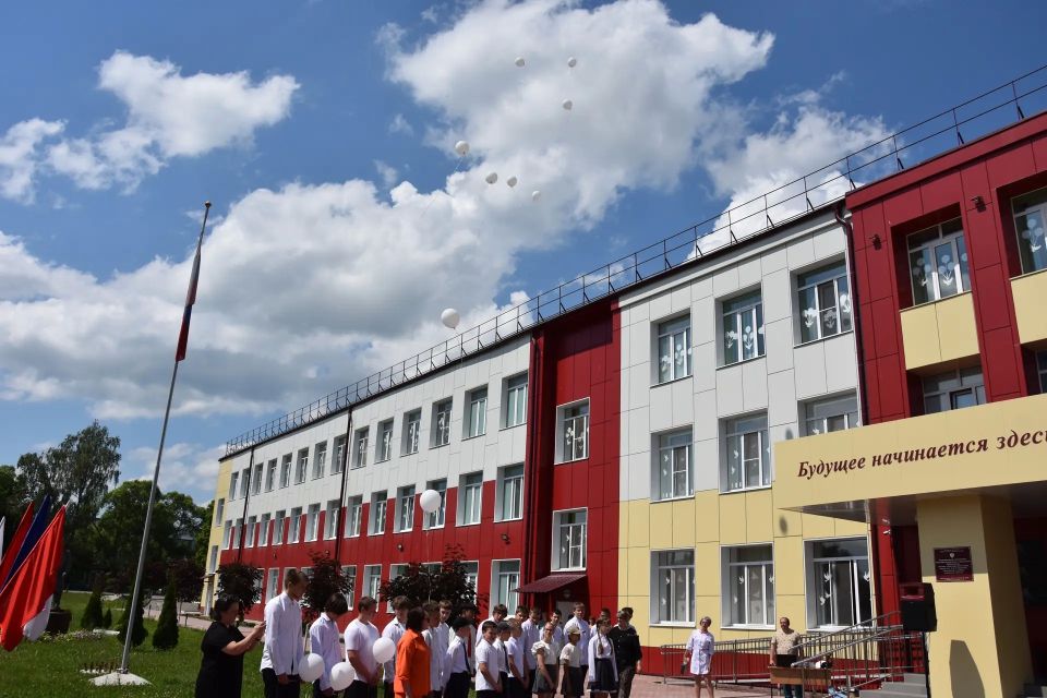 В поселке Любохна состоялось увековечивание памяти выпускника Любохонской школы Гущина Владимира Сергеевича В поселке Любохна состоялось увековечивание памяти выпускника Любохонской школы Гущина Владимира Сергеевича