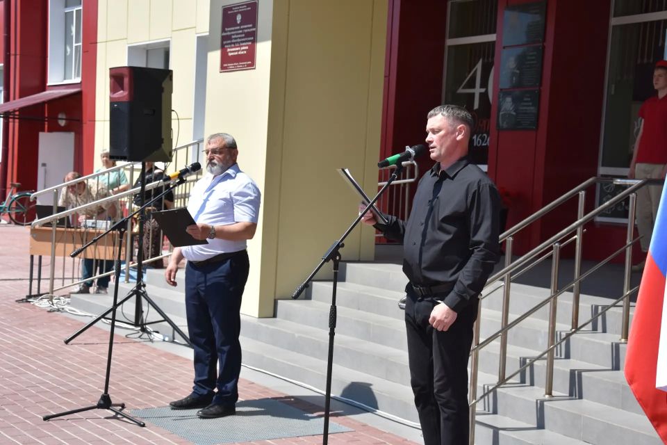 В поселке Любохна состоялось увековечивание памяти выпускника Любохонской школы Гущина Владимира Сергеевича В поселке Любохна состоялось увековечивание памяти выпускника Любохонской школы Гущина Владимира Сергеевича