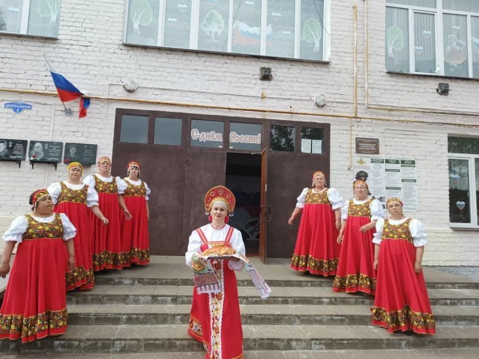 Сегодня,10 июня в преддверии государственного праздника в нашем районе состоялось торжественное мероприятие посвящённое Дню России Сегодня,10 июня в преддверии государственного праздника в нашем районе состоялось торжественное мероприятие посвящённое Дню России