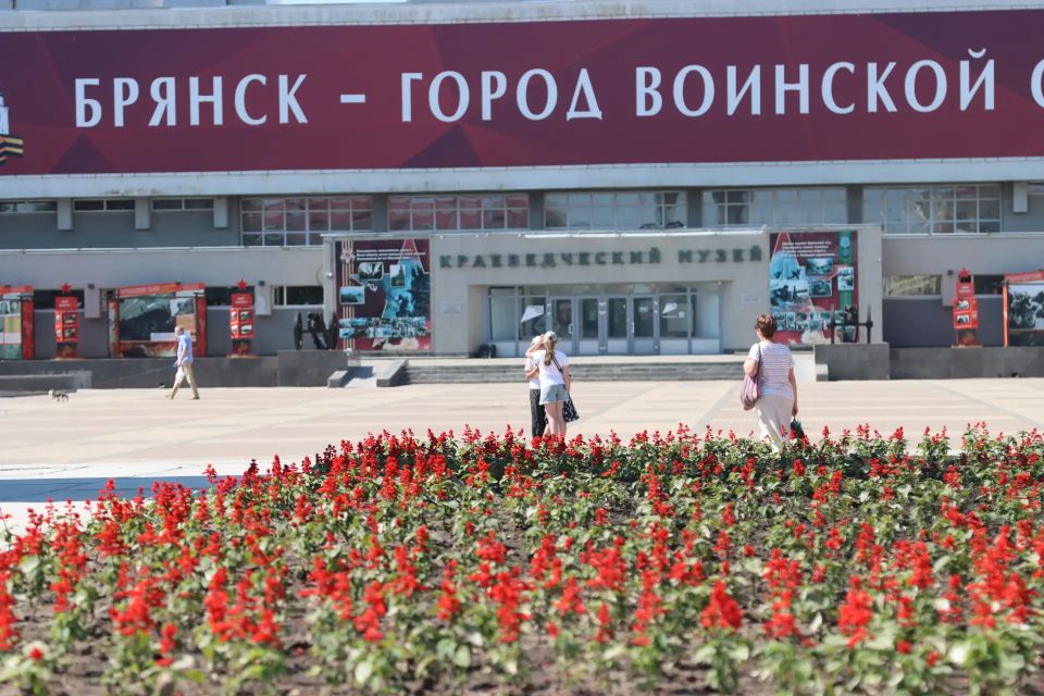 В Брянске каждый день высаживают около 6 тысяч цветов В Брянске каждый день высаживают около 6 тысяч цветов