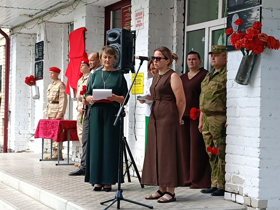 Сегодня, в целях увековечения памяти Астащенко Михаила Михайловича, Глуховского Никиты Николаевича и Мирошника Дмитрия Анатольевича, погибших защищая Родину в ходе СВО, были открыты мемориальные доски на фасаде Погарской... Сегодня, в целях увековечения памяти Астащенко Михаила Михайловича, Глуховского Никиты Николаевича и Мирошника Дмитрия Анатольевича, погибших защищая Родину в ходе СВО, были открыты мемориальные доски на фасаде Погарской...