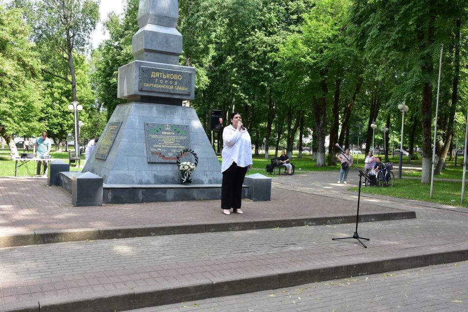 В городе Дятьково прошел торжественный митинг ко Дню России! В городе Дятьково прошел торжественный митинг ко Дню России!