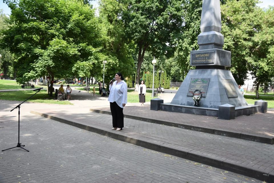 В городе Дятьково прошел торжественный митинг ко Дню России! В городе Дятьково прошел торжественный митинг ко Дню России!