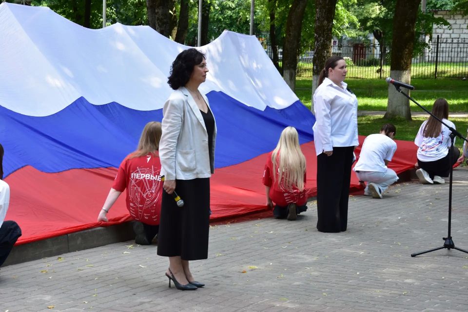 В городе Дятьково прошел торжественный митинг ко Дню России! В городе Дятьково прошел торжественный митинг ко Дню России!