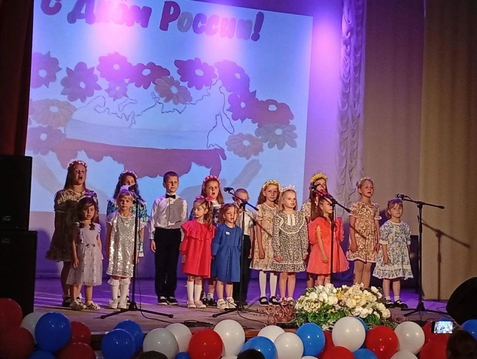 Игорь Шевелёв: Сегодня в преддверии Дня России в Районном Доме Культуры прошла праздничная концертная программа «Краше нет России – Родины моей»! Игорь Шевелёв: Сегодня в преддверии Дня России в Районном Доме Культуры прошла праздничная концертная программа «Краше нет России – Родины моей»!