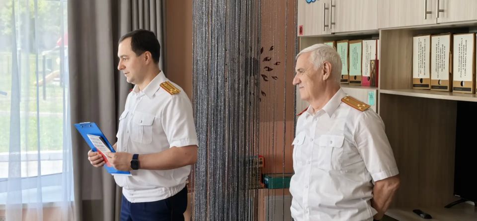 Представители следственного управления СК России по Брянской области в преддверии Дня России провели с воспитанниками подшефного социального приюта викторину