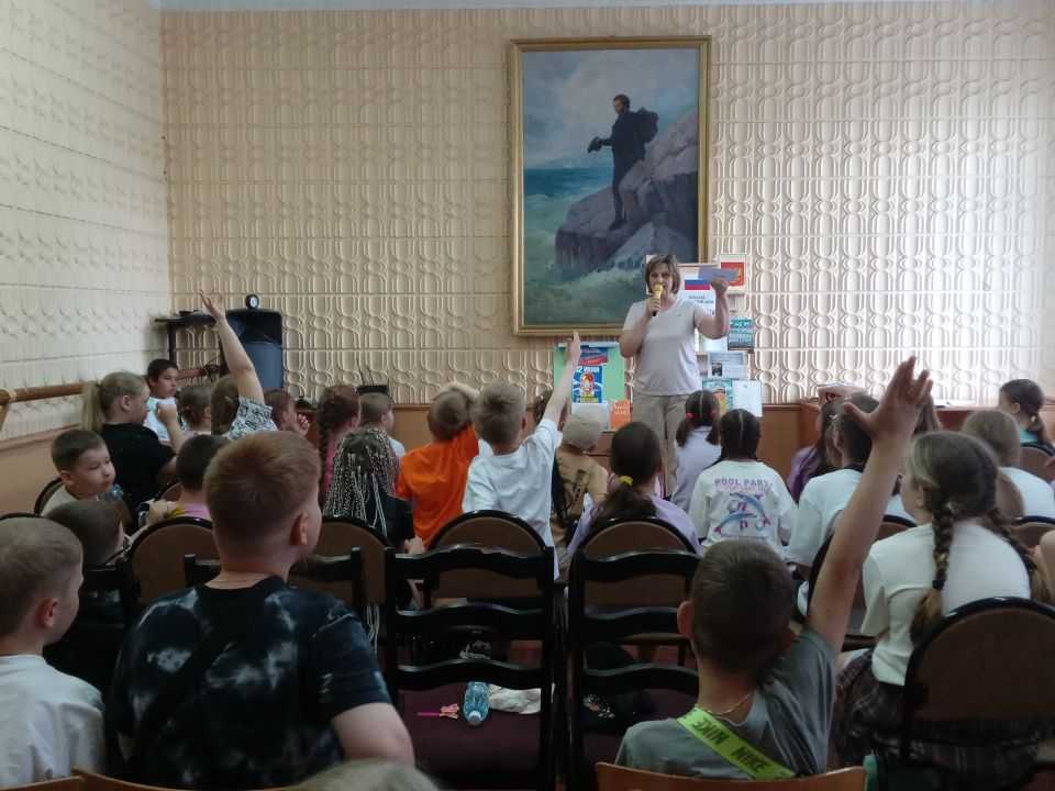 10 и 11 июня в библиотеке №8 прошли познавательные программы «Россия – наш общий дом», посвященные Дню России 10 и 11 июня в библиотеке №8 прошли познавательные программы «Россия – наш общий дом», посвященные Дню России