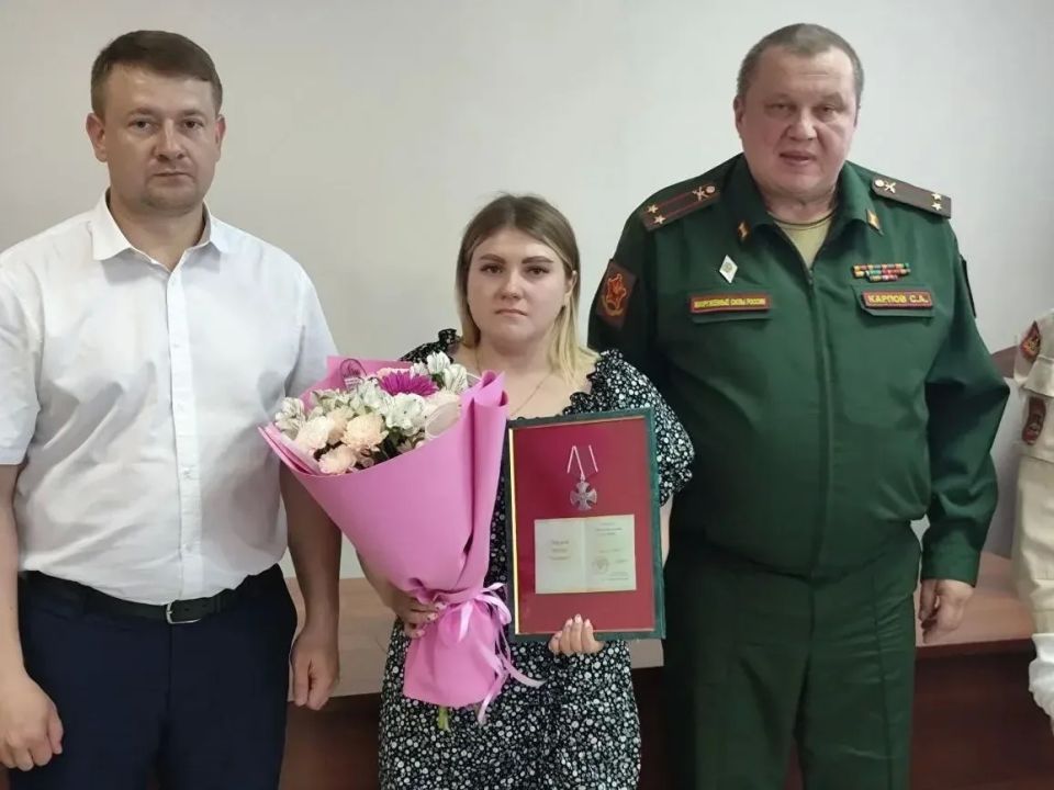 Подвиг, который не забыт: в администрации Выгоничского района вручили ордена Мужества семьям погибших героев Подвиг, который не забыт: в администрации Выгоничского района вручили ордена Мужества семьям погибших героев