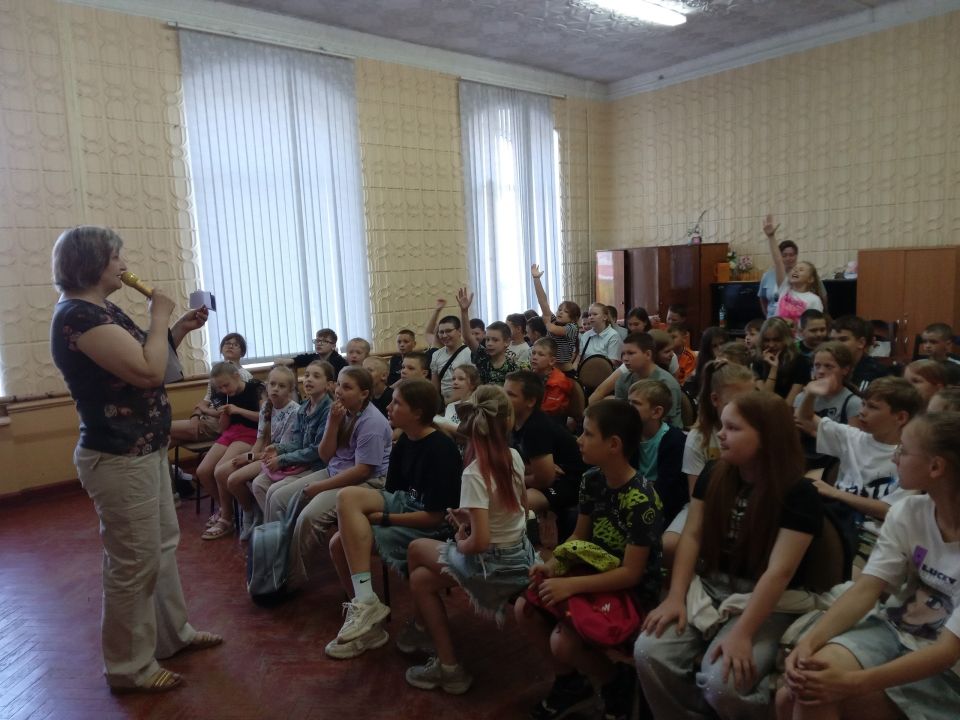 10 и 11 июня в библиотеке №8 прошли познавательные программы «Россия – наш общий дом», посвященные Дню России 10 и 11 июня в библиотеке №8 прошли познавательные программы «Россия – наш общий дом», посвященные Дню России