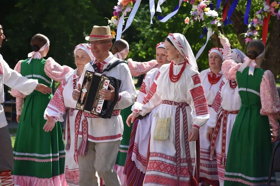 В гостеприимном городе Дятьково состоялся первый день Межрегионального фольклорного фестиваля «Деснянский хоровод» В гостеприимном городе Дятьково состоялся первый день Межрегионального фольклорного фестиваля «Деснянский хоровод»