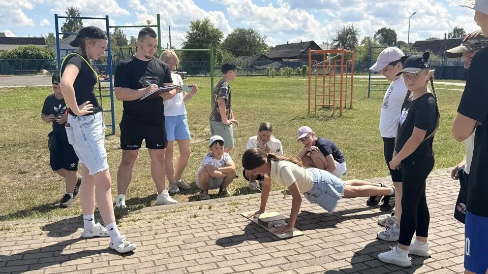 В Сураже в рамках акции «Спорт против наркотиков» прошел Фестиваль ГТО В Сураже в рамках акции «Спорт против наркотиков» прошел Фестиваль ГТО