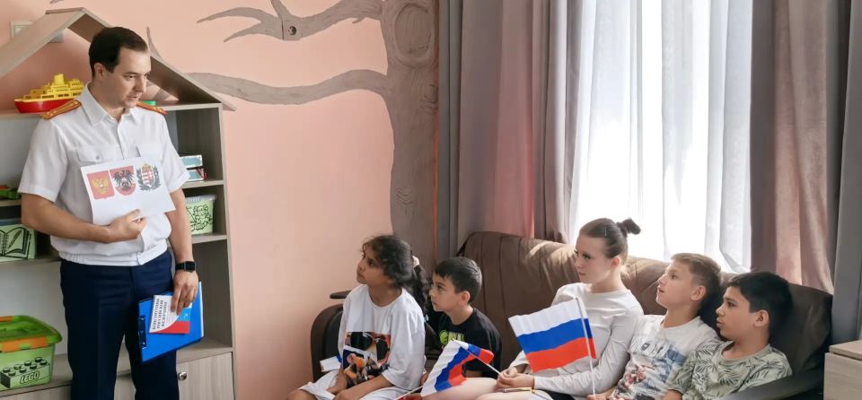 Представители следственного управления СК России по Брянской области в преддверии Дня России провели с воспитанниками подшефного социального приюта викторину Представители следственного управления СК России по Брянской области в преддверии Дня России провели с воспитанниками подшефного социального приюта викторину