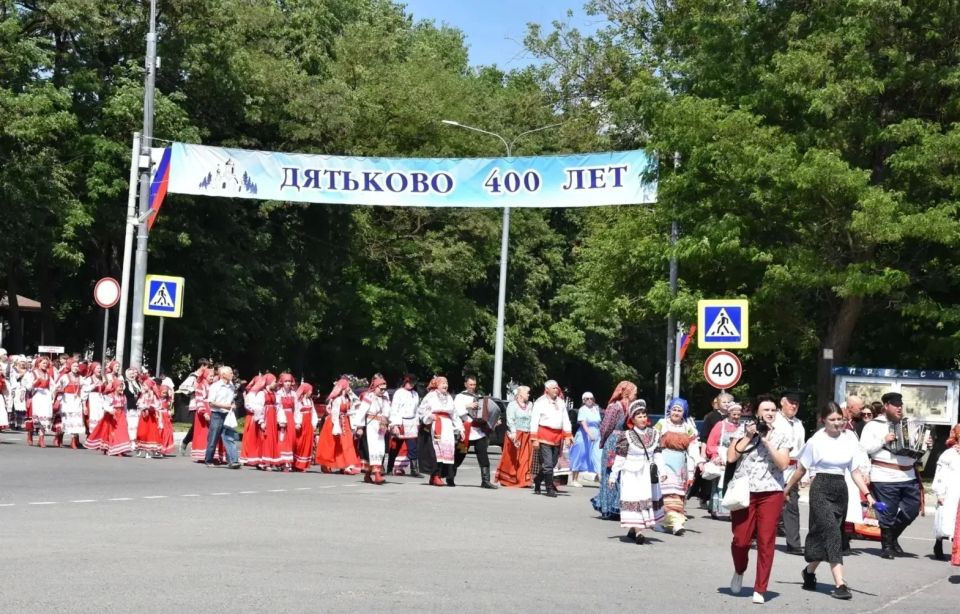 В гостеприимном городе Дятьково состоялся первый день Межрегионального фольклорного фестиваля «Деснянский хоровод» В гостеприимном городе Дятьково состоялся первый день Межрегионального фольклорного фестиваля «Деснянский хоровод»