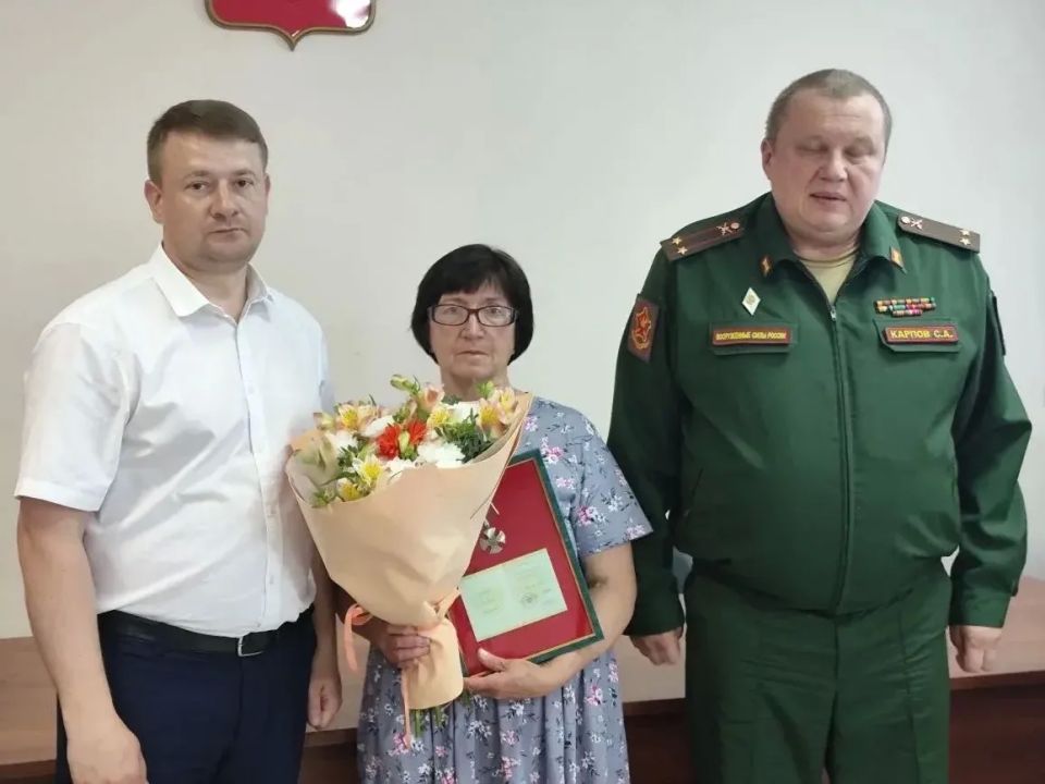 Подвиг, который не забыт: в администрации Выгоничского района вручили ордена Мужества семьям погибших героев Подвиг, который не забыт: в администрации Выгоничского района вручили ордена Мужества семьям погибших героев
