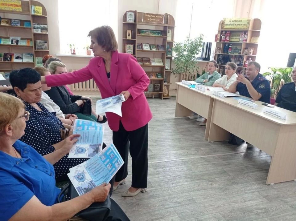 В администрации Почепского района 03.06.2026 прошел семинар-совещание на тему: «Сбережем детей вместе» В администрации Почепского района 03.06.2026 прошел семинар-совещание на тему: «Сбережем детей вместе»