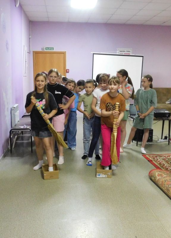 К Международному дню сказок, который отмечается 7 июня, библиотека семейного чтения подготовила для юных читателей яркое и увлекательную литературную игротеку «Все сказки в гости к нам!» К Международному дню сказок, который отмечается 7 июня, библиотека семейного чтения подготовила для юных читателей яркое и увлекательную литературную игротеку «Все сказки в гости к нам!»