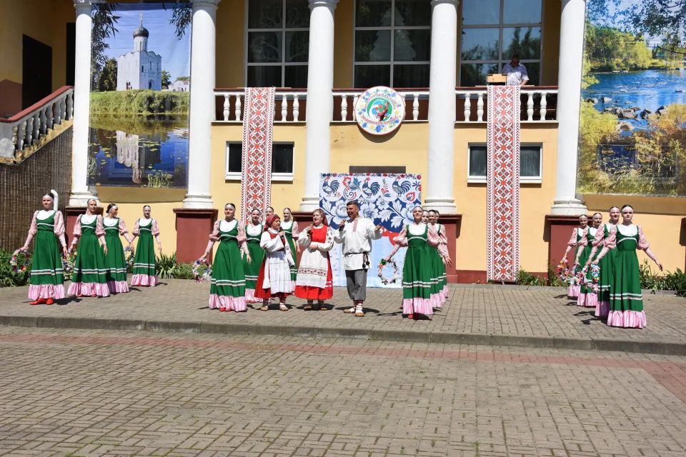 В городе Дятьково состоялось открытие IX Межрегионального фольклорного фестиваля «Деснянский хоровод»! В городе Дятьково состоялось открытие IX Межрегионального фольклорного фестиваля «Деснянский хоровод»!