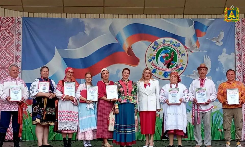 В День России в Брянской области состоялся большой фольклорный фестиваль «Деснянский хоровод» В День России в Брянской области состоялся большой фольклорный фестиваль «Деснянский хоровод»