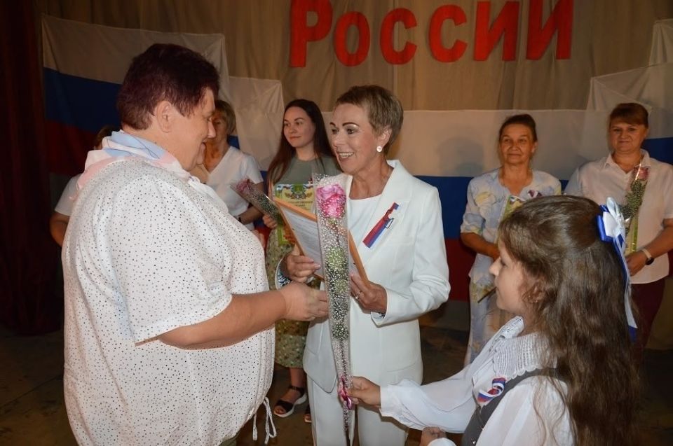 Людмила Убогова: В рамках праздничных мероприятий отметили вклад жителей в дело помощи российским военнослужащим, которые находятся в зоне СВО Людмила Убогова: В рамках праздничных мероприятий отметили вклад жителей в дело помощи российским военнослужащим, которые находятся в зоне СВО