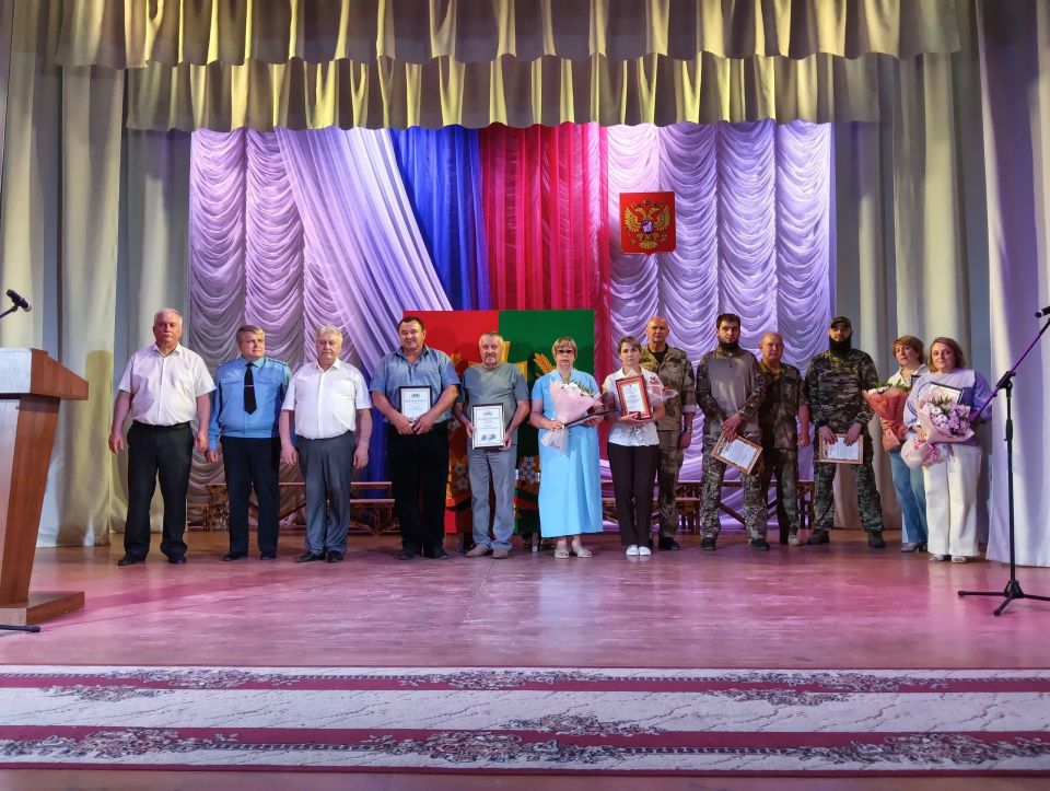 11 июня В Погарском РДК прошло торжественное мероприятие, посвященное Дню России 11 июня В Погарском РДК прошло торжественное мероприятие, посвященное Дню России