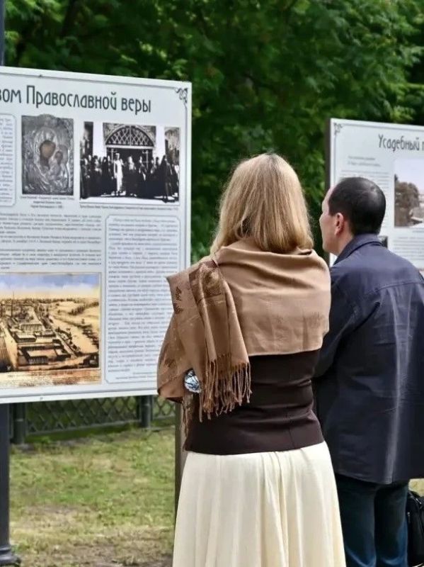 В парке посёлка Локоть Брасовского района, начала работу передвижная выставка «Брасовская усадьба Великого Князя Михаила Александровича», посвященная августейшему владельцу исторической усадьбы В парке посёлка Локоть Брасовского района, начала работу передвижная выставка «Брасовская усадьба Великого Князя Михаила Александровича», посвященная августейшему владельцу исторической усадьбы