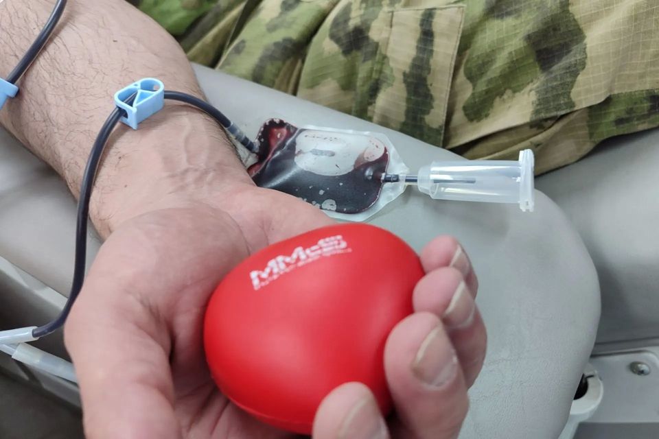 Во Всемирный день донора росгвардейцы присоединились к донорской акции «От сердца к сердцу» в Брянске Во Всемирный день донора росгвардейцы присоединились к донорской акции «От сердца к сердцу» в Брянске