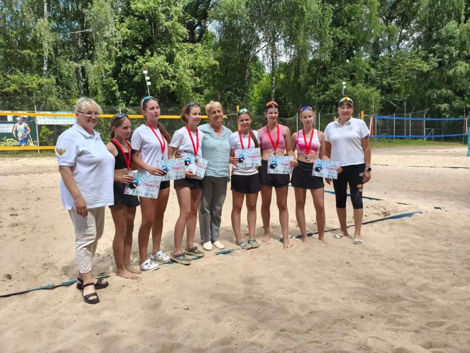 Лето — время пляжного волейбола Лето — время пляжного волейбола