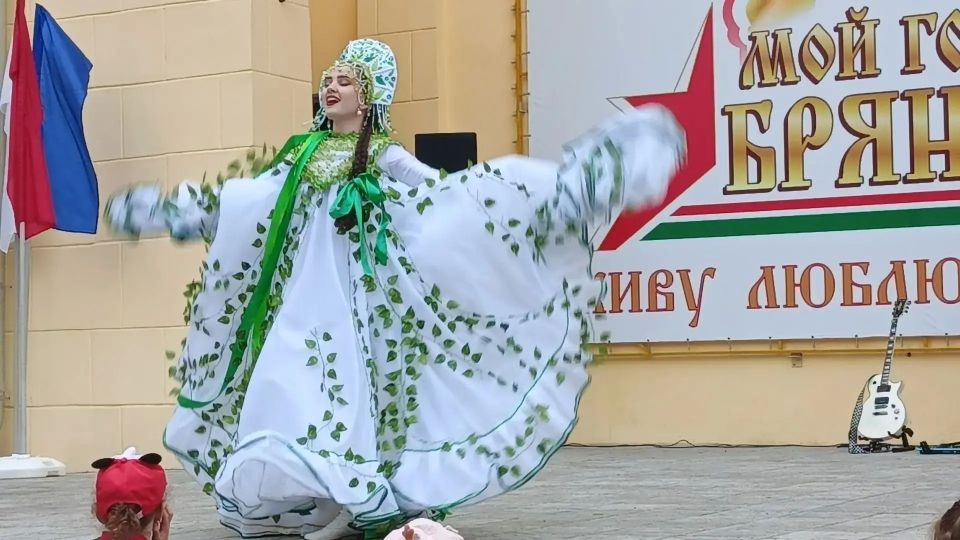 12 июня на летней эстраде Городского Дворца культуры железнодорожников состоялся праздничный концерт солистов и творческих коллективов «Россия — это мы!» 12 июня на летней эстраде Городского Дворца культуры железнодорожников состоялся праздничный концерт солистов и творческих коллективов «Россия — это мы!»